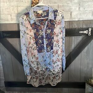 💕💕💕BOGOHO💕💕💕Blue and Red Floral Sheer Patterned Blouse-Medium